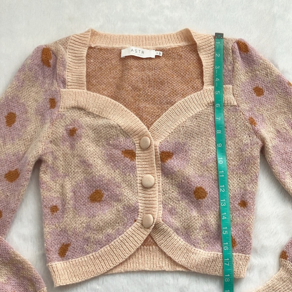 NWOT ASTR Tricia Cropped Cardigan Sweater in Lilac Floral, size small - Picture 5 of 8